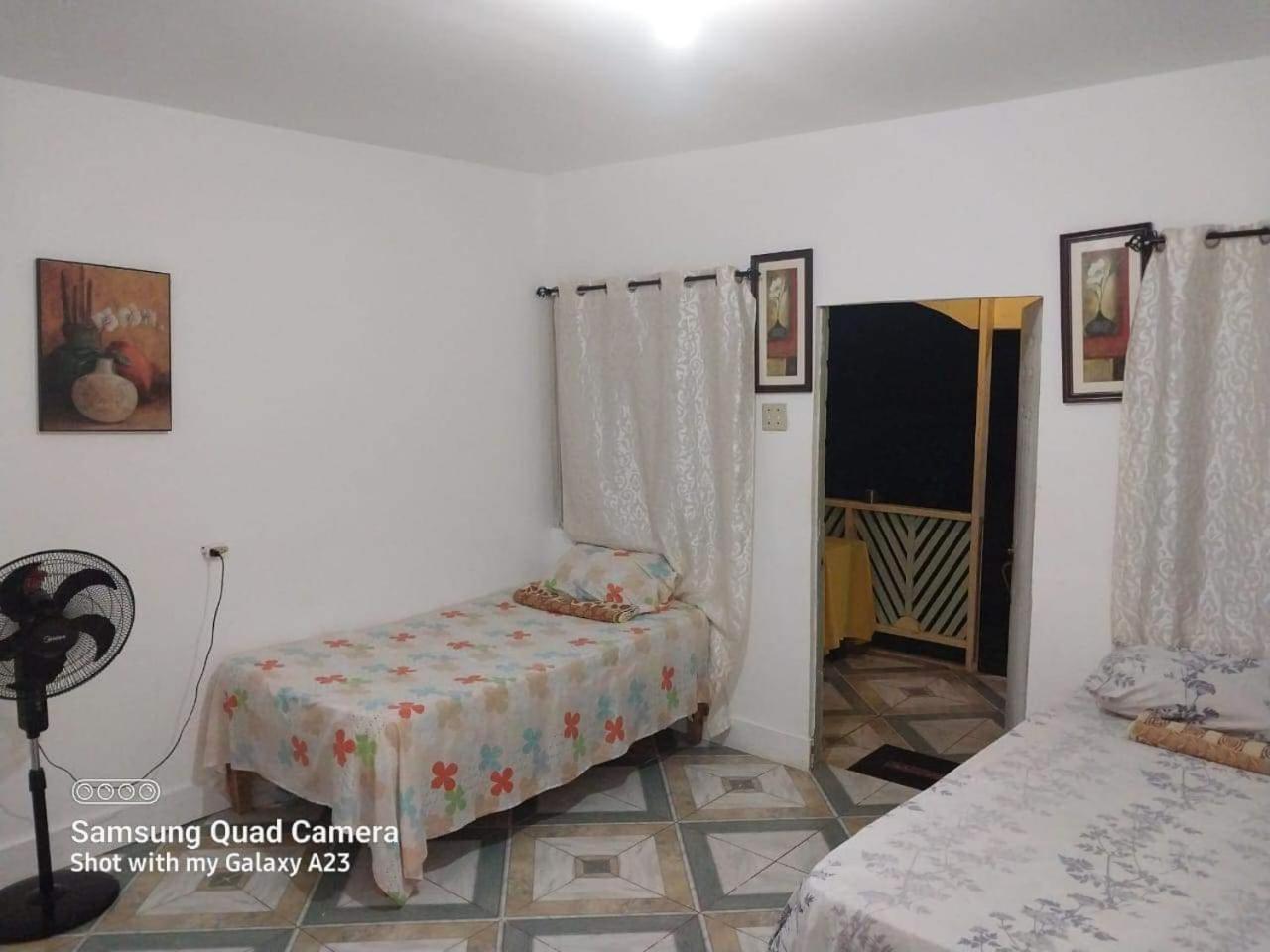 T&T - Tatty And Tony Guesthouse Негрил Номер фото
